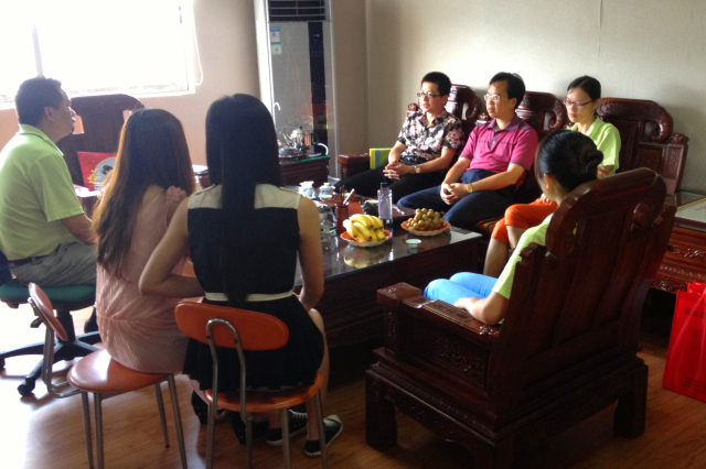 师生与企业代表座谈