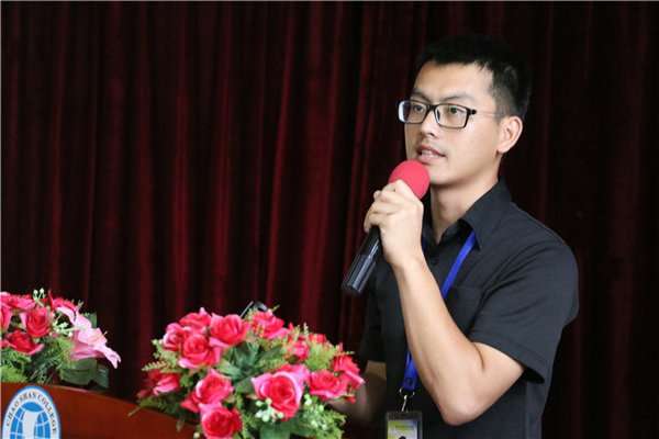 商贸系谢光辉老师作项目汇报