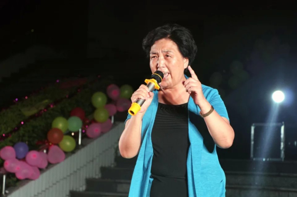 �����Ϊ��óѧ���ͳ���Уף��