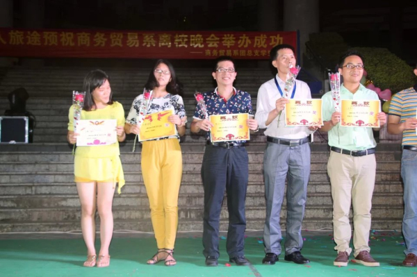 ��һ�Σ����Ǹ���ʦ�佱��&ldquo;��ʦ����������&rdquo;