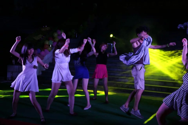 �ഺ������ˣ�