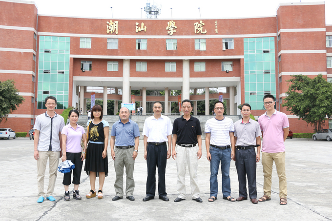 河源市田家炳实验中学胡校长一行到我院参观交