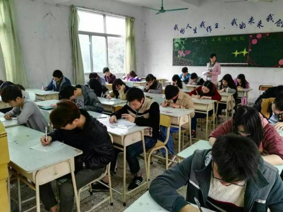 补考现场一