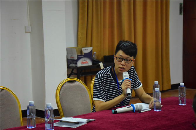 李助理发表讲话