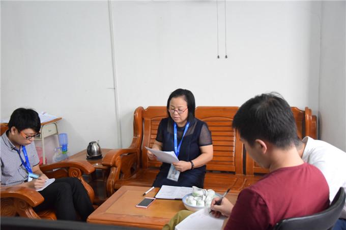 李晓艳主任主持会议