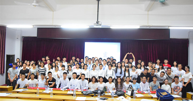 全体师生合影留念