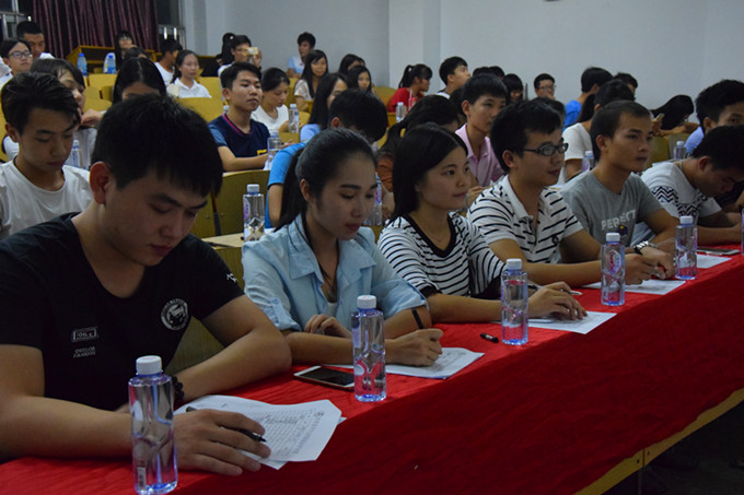 演讲大会嘉宾台