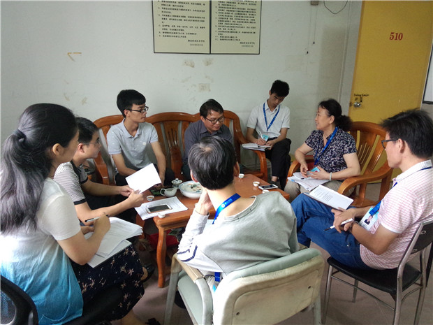 信息工程学院期中教学工作汇报现场