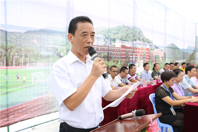 开学典礼由学院副院长魏跃进主持