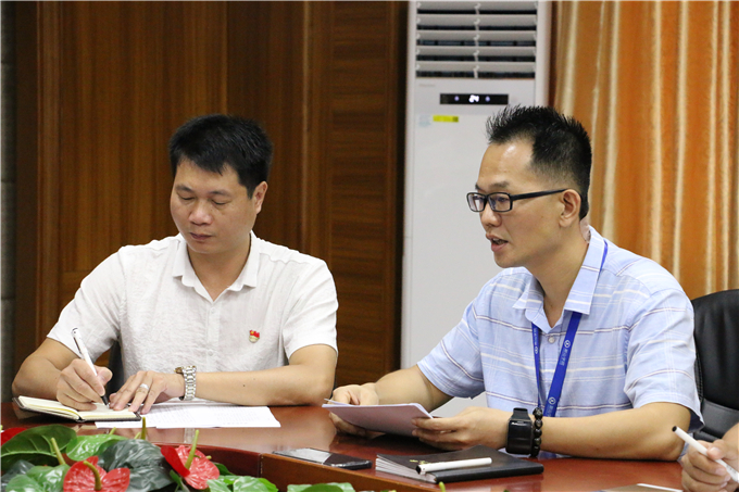 学院院长助理、创业学院院长颜惠雄作方案解读