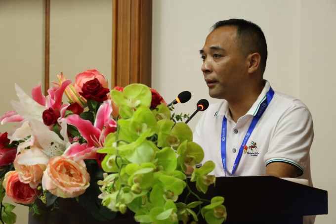 招生就业部部长谢耿主持大会