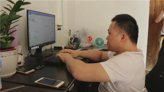 2011רҵΰͬѧڽܼ߲ɷʱŵرʾ“˫ʮһ”ԤӦûн򵥡