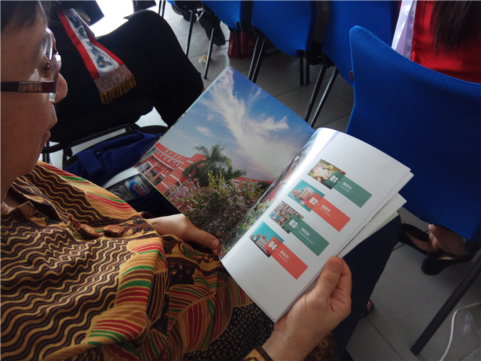 传阅我院宣传册