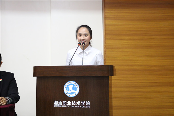 获奖学生代表陈赵君发言