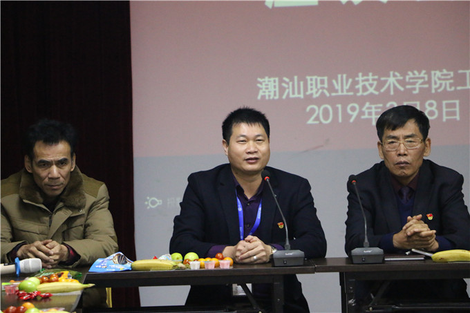 党委副书记、工会主席李育华发言