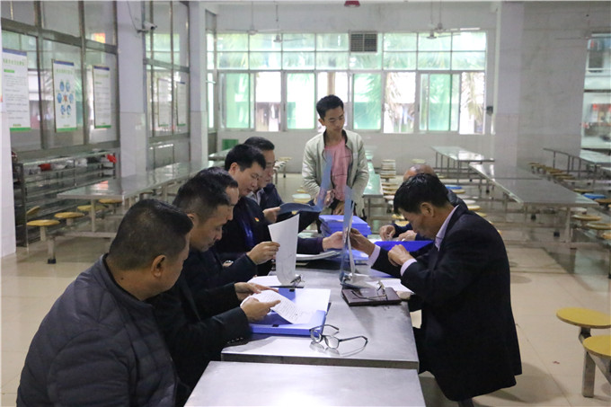 学院领导巡查食堂卫生情况