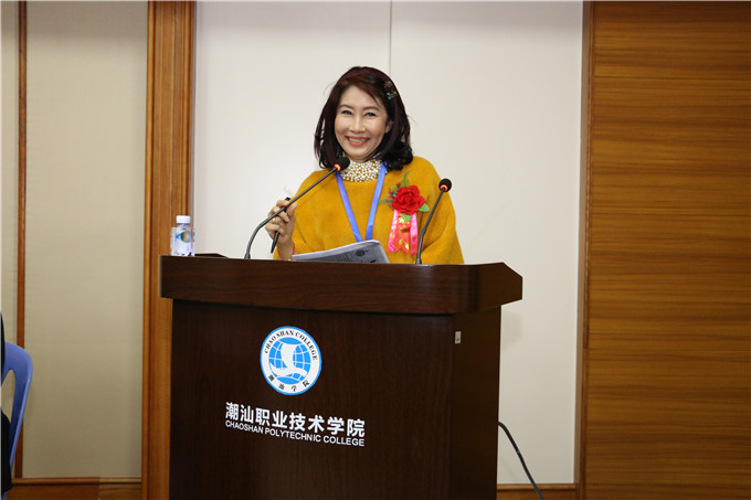 暹罗大学领导Dr. Nantaporn致辞