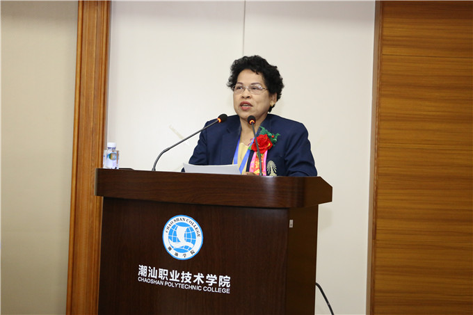 吉拉达工学院领导Dr.Santanee致辞