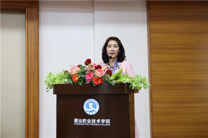 暹罗大学领导Dr. Nantaporn讲话