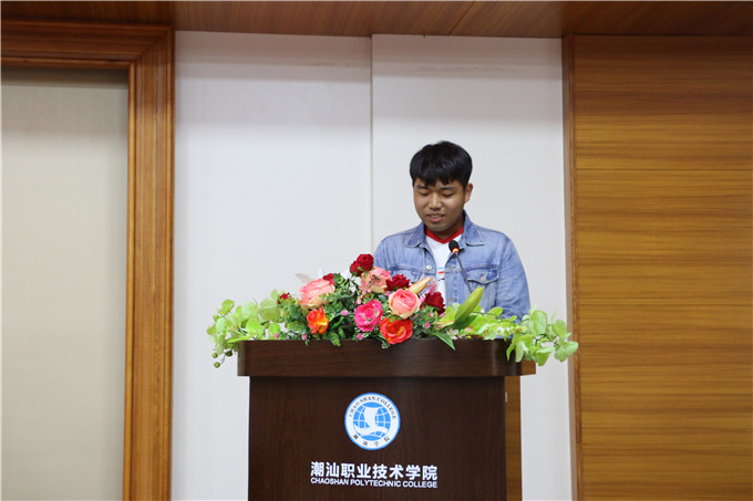 吉拉达工学院学员代表Mr.Watcharaphong songthong发言