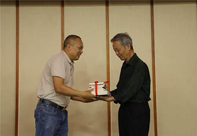 ɭʦԺͼ飬ͼȹݳ鲢ղ֤