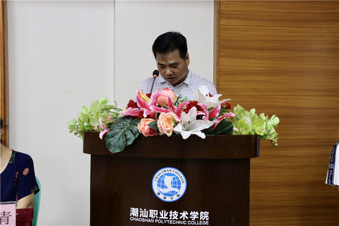 2019届毕业生家长代表陈敬杰先生发言