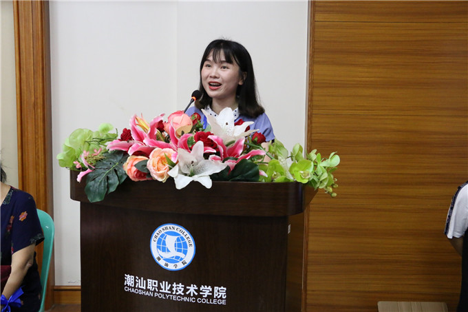 教师代表周郁芬老师发言