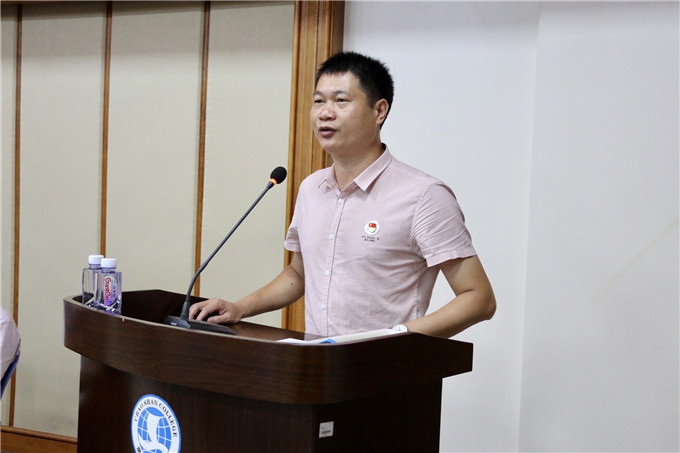 党委副书记、工会主席李育华汇报党委2019上半年工作情况及下半年工作重点