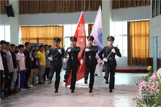 出国旗、奏国歌