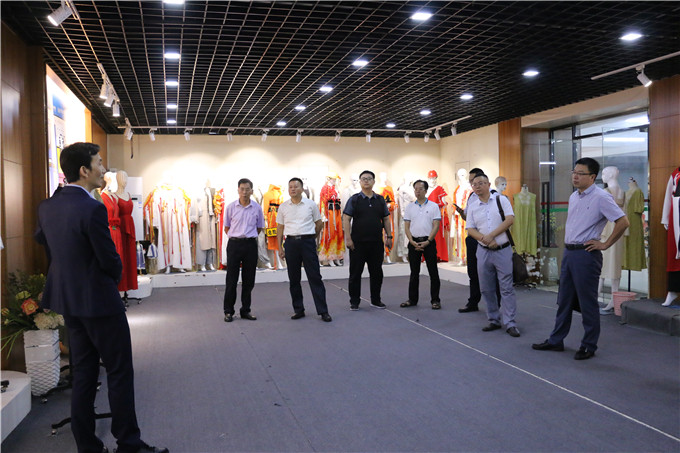 参观服装产业学院