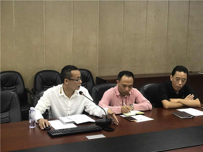 社会服务中心主任吴智勤讲话